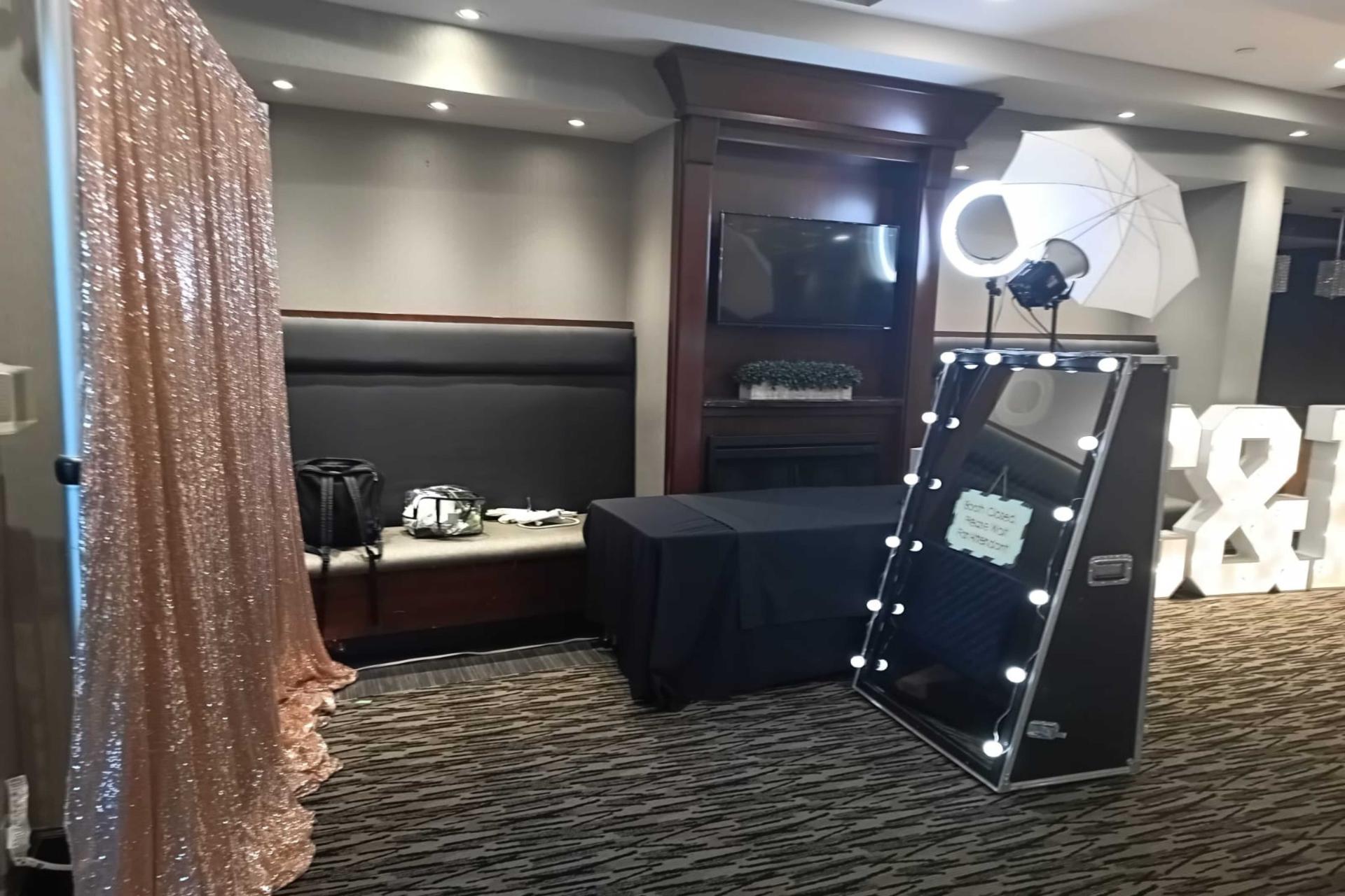 Mirror Me Booth Rental